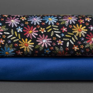 Paketerbjudande – Trikå tryckta broderade blommor svart / College (soft sweat) kornblå