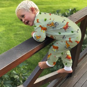Jersey (trikå) - Ut på tur med Mamma Mu & Kråkan - Grön (GOTS, LICENSTYG)