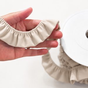 Volangband trikå 3cm – Gråbeige